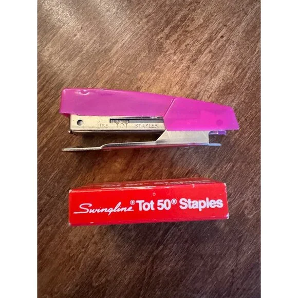 Vintage Swingline TOT 50 Mini Stapler PINK Made in USA w/ Original Staples WORKS - Picture 3 of 6